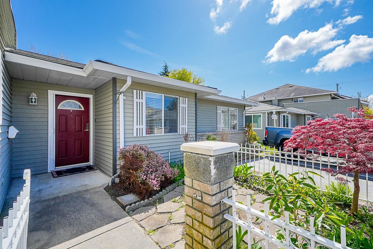 Main Photo: #4 6320 48A AVENUE in Delta: Holly Townhouse for sale (Ladner)  : MLS®# R2682373