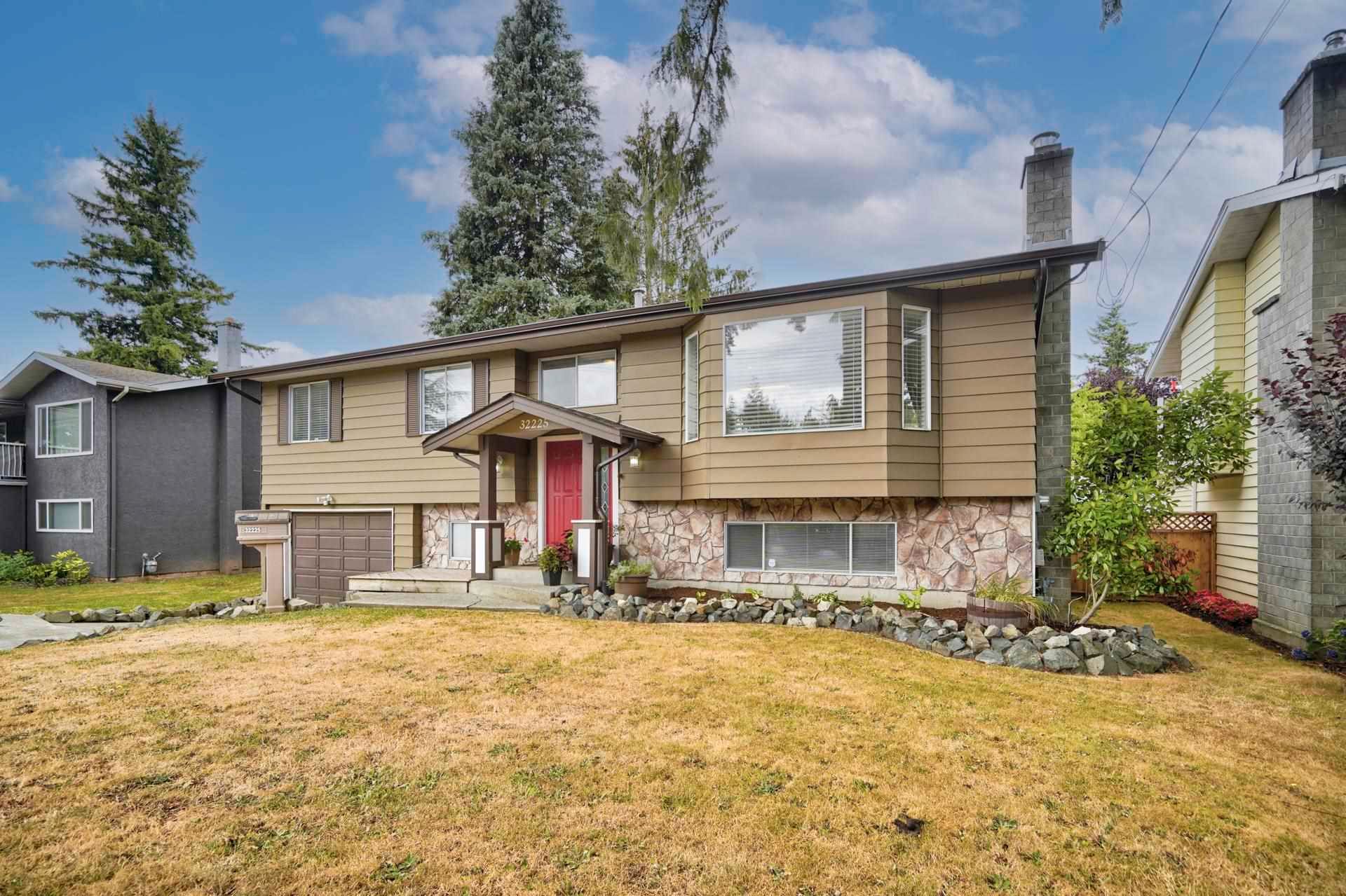 Main Photo: 32225 MARSHALL Road in Abbotsford: Abbotsford West House for sale : MLS®# R2608052
