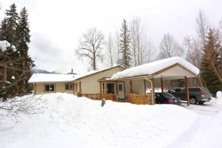 Photo 1: 2085 22ND Avenue in Smithers: Smithers - Rural House for sale (Smithers And Area (Zone 54))  : MLS®# R2243353
