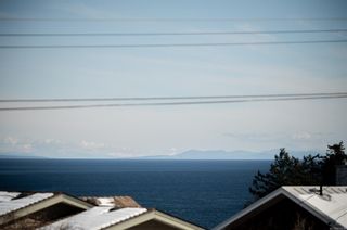 Photo 3: 110 S Thulin St in Campbell River: CR Campbell River Central House for sale : MLS®# 923939