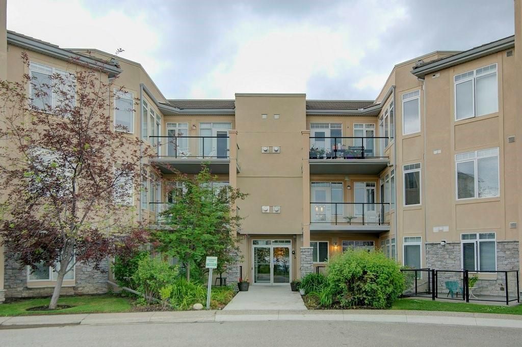 Main Photo: 206 2121 98 Avenue SW in Calgary: Palliser Apartment for sale : MLS®# C4242491