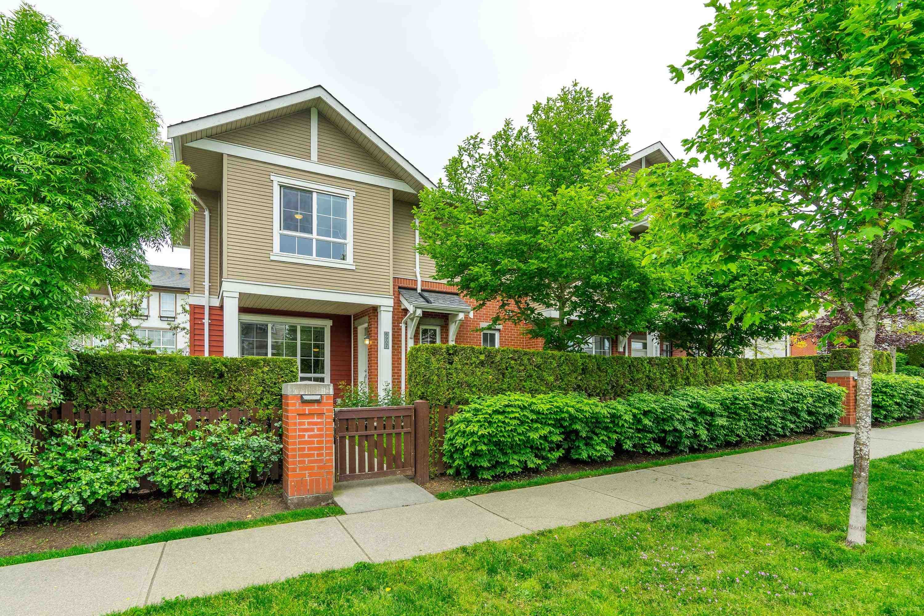 Main Photo: 6907 195A Street in Surrey: Clayton Townhouse for sale in "CLAYTON RISE" (Cloverdale)  : MLS®# R2693089