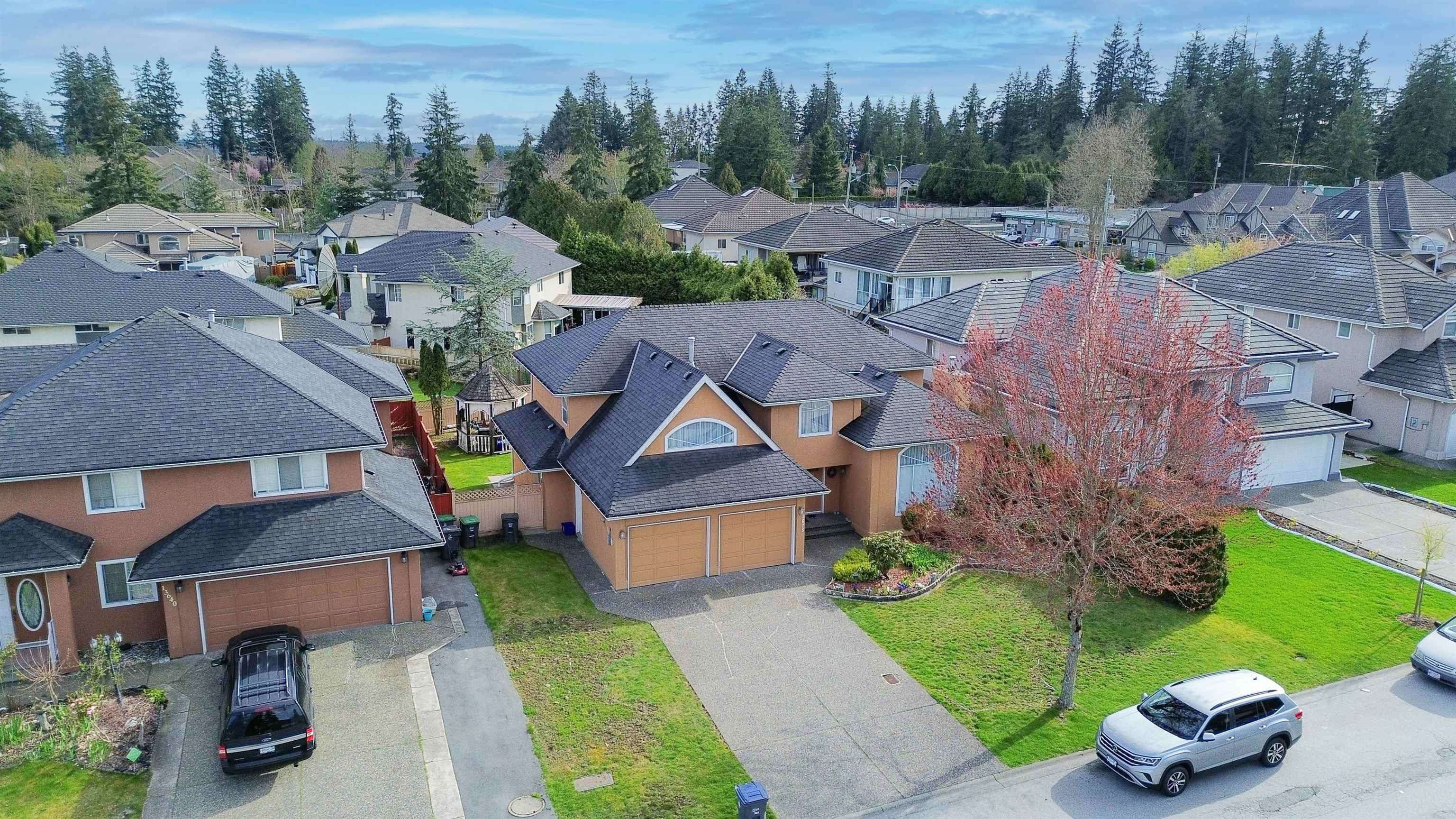 Main Photo: 13628 58A Avenue in Surrey: Panorama Ridge House for sale : MLS®# R2778978