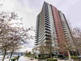 Photo 3: 806 8 SMITHE Mews in Vancouver: Yaletown Condo for sale in "FLAGSHIP" (Vancouver West)  : MLS®# R2549159