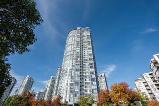 Photo 2: 3307 1033 MARINASIDE Crescent in Vancouver: Yaletown Condo for sale in "Quaywest" (Vancouver West)  : MLS®# R2830668