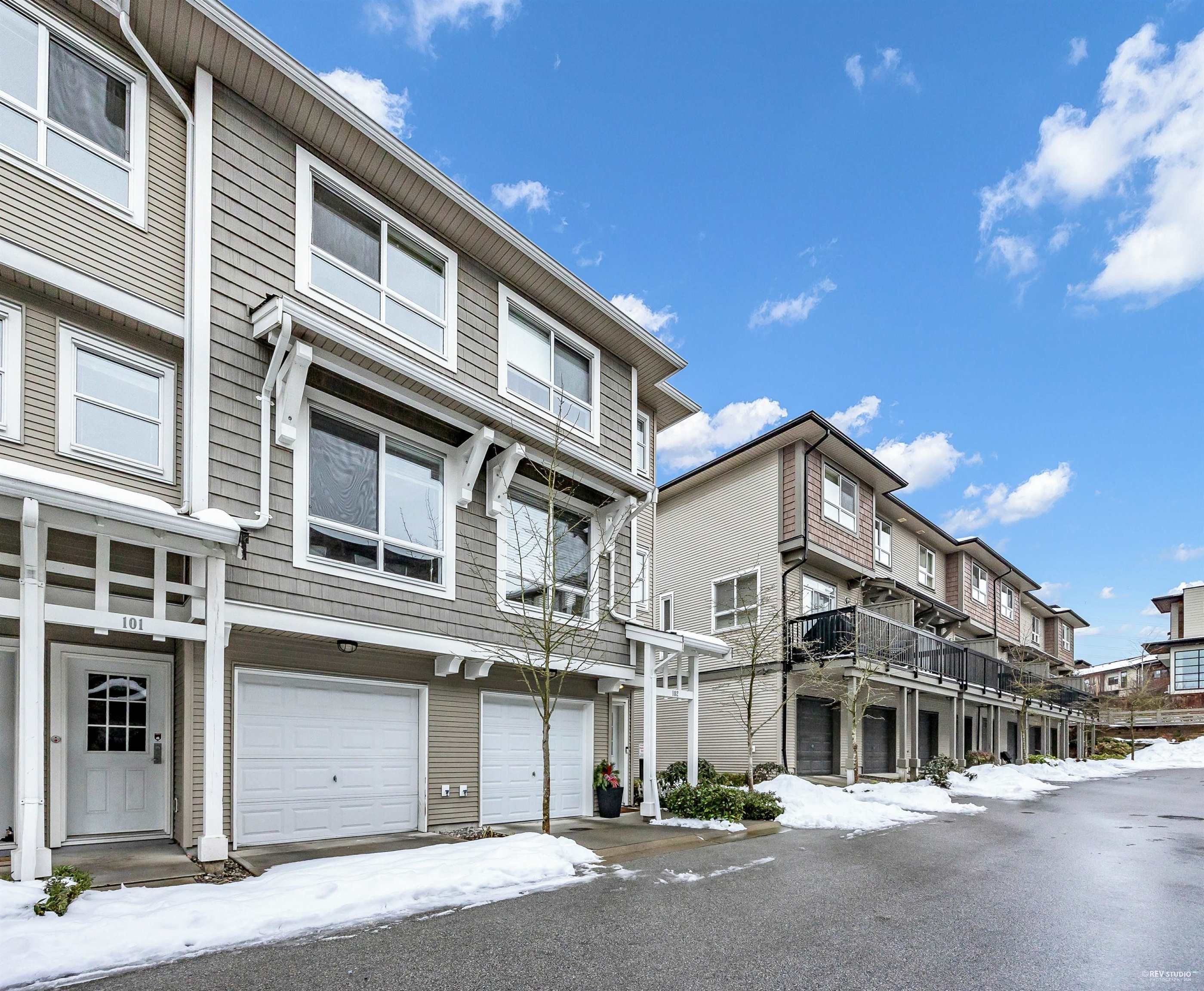 Main Photo: 101 2729 158 Street in Surrey: Grandview Surrey Townhouse for sale (South Surrey White Rock)  : MLS®# R2843947