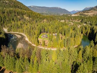 Photo 32: 2621 HIGHWAY 3A in Castlegar: House for sale : MLS®# 2475835