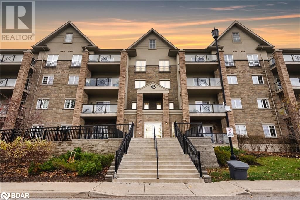 Main Photo: 45 FERNDALE Drive S Unit# 101 in Barrie: Condo for sale : MLS®# 40515110