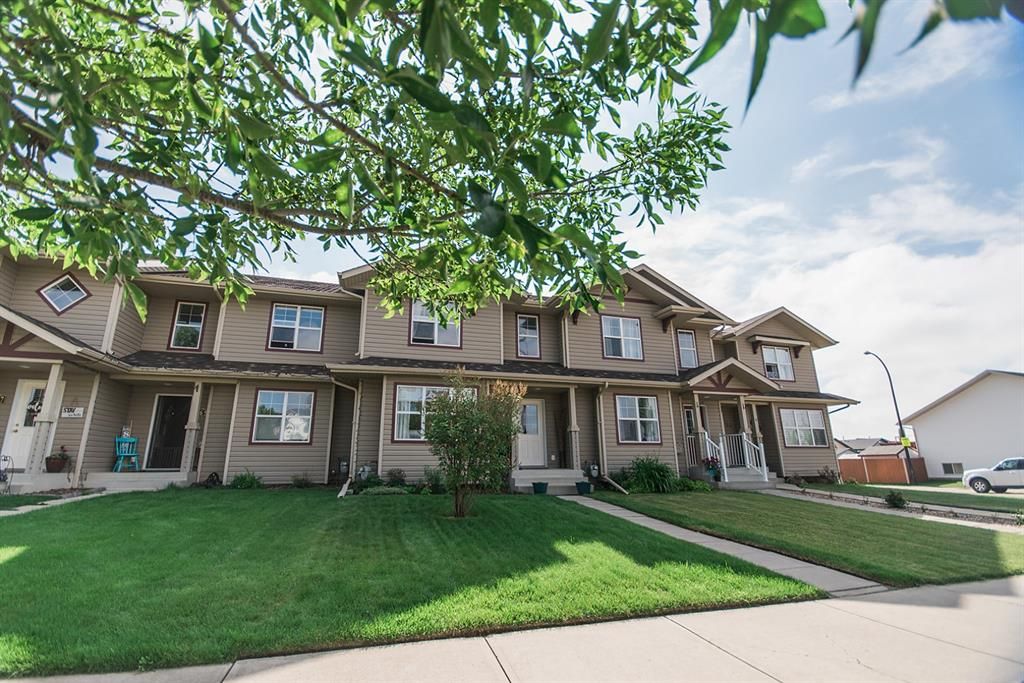 Main Photo: 61 Lawford Avenue: Red Deer Row/Townhouse for sale : MLS®# A1237948
