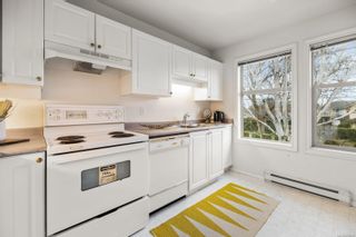 Photo 9: 1 2720 Shelbourne St in Victoria: Vi Oaklands Row/Townhouse for sale : MLS®# 890580