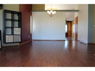 Photo 3: 31 APPLERIDGE Green SE in CALGARY: Applewood Residential Detached Single Family for sale (Calgary)  : MLS®# C3620379