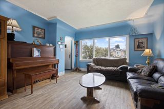 Photo 2: 2564 E 2ND AVENUE in Vancouver: Renfrew VE House for sale (Vancouver East)  : MLS®# R2680479