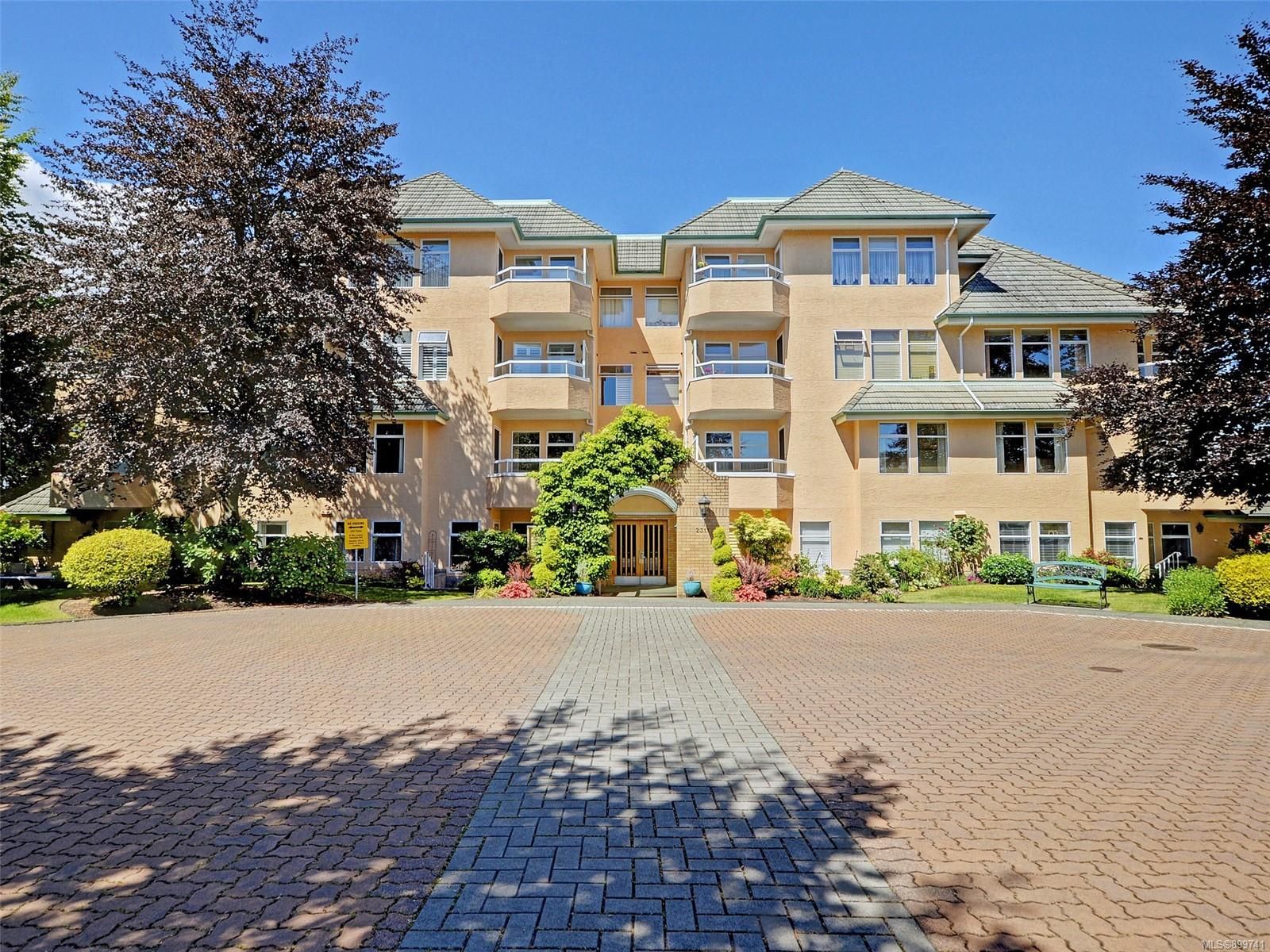 Main Photo: 102 2311 Mills Rd in Sidney: Si Sidney North-East Condo for sale : MLS®# 899741