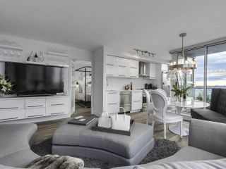 Photo 1: PH 3001 131 REGIMENT Square in Vancouver: Downtown VW Condo for sale (Vancouver West)  : MLS®# R2119062