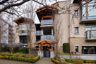 Photo 2: 206 550 17TH Street in West Vancouver: Ambleside Condo for sale in "THE HOLLYBURN" : MLS®# R2864074