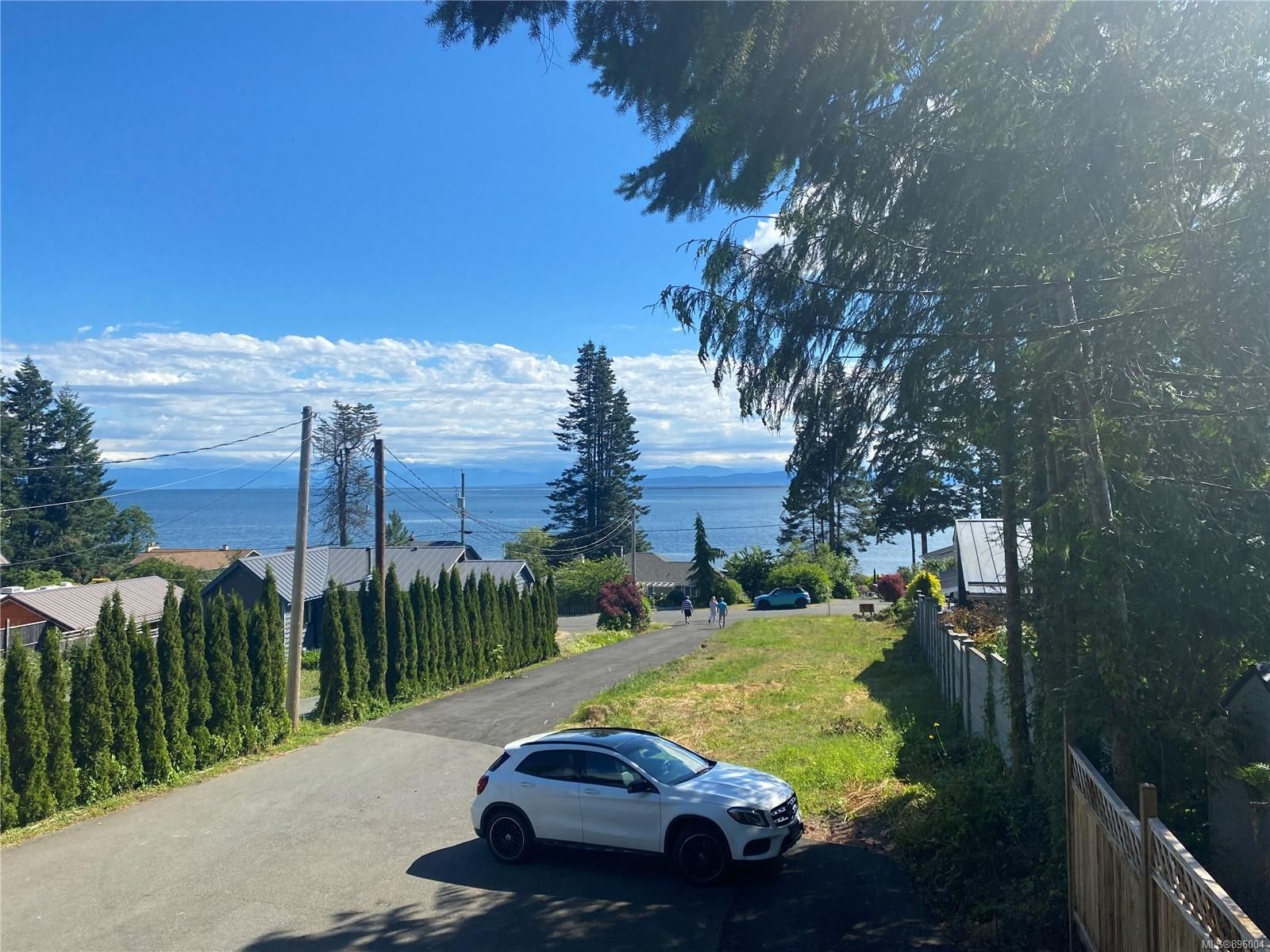 Main Photo: 5011 Spence Rd in Union Bay: CV Union Bay/Fanny Bay House for sale (Comox Valley)  : MLS®# 896004