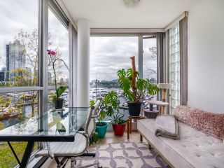 Photo 11: 321 1228 MARINASIDE Crescent in Vancouver: Yaletown Townhouse for sale in "Crestmark 2" (Vancouver West)  : MLS®# R2879908