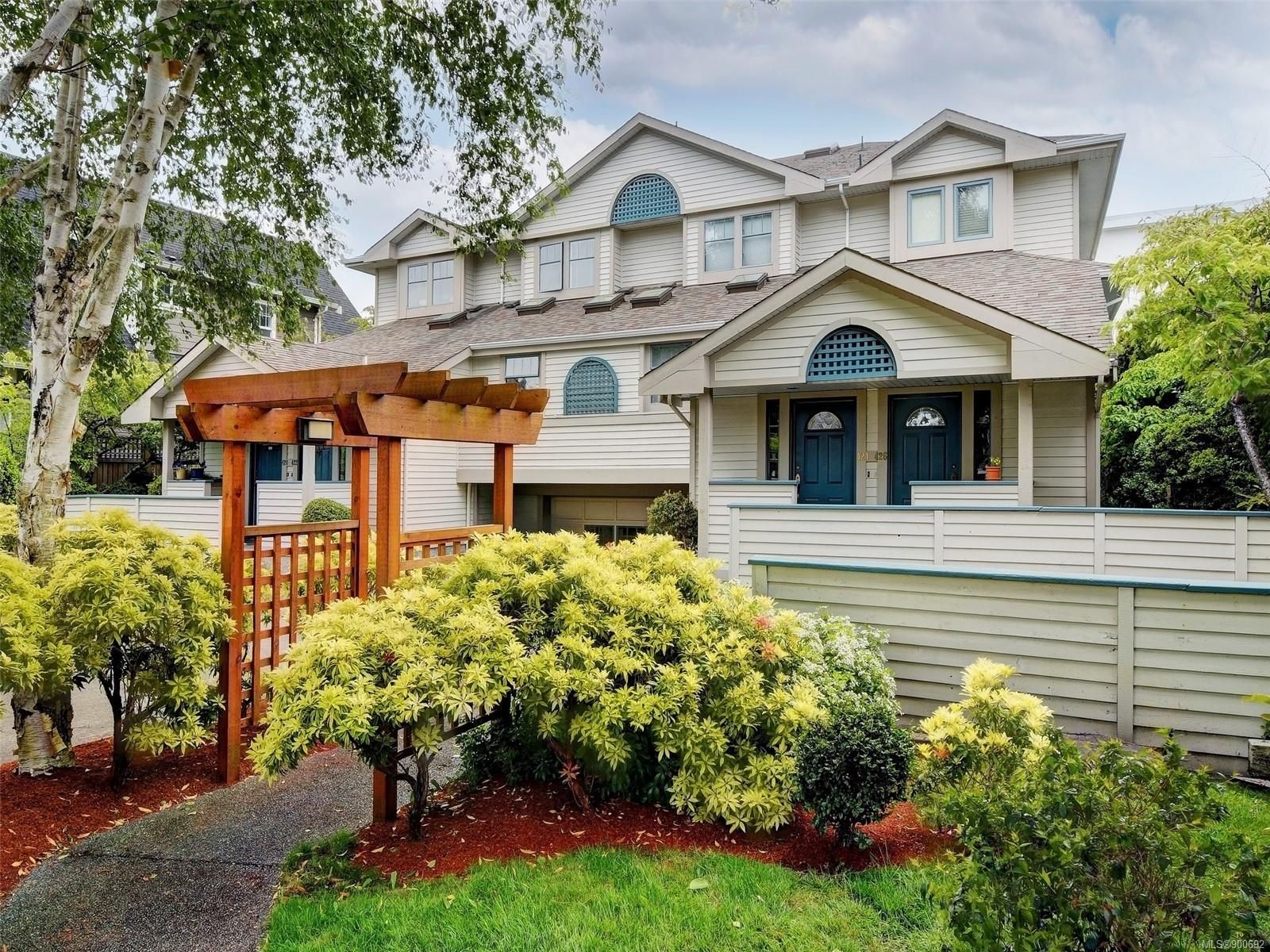 Main Photo: 422 Vancouver St in Victoria: Vi Fairfield West Row/Townhouse for sale : MLS®# 900692