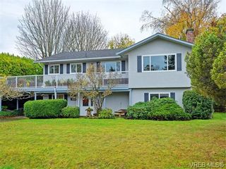 Photo 1: 303 Daniel Pl in VICTORIA: Co Lagoon House for sale (Colwood)  : MLS®# 745939