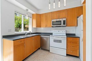 Photo 3: 5 915 TOBRUCK Avenue in North Vancouver: Mosquito Creek Townhouse for sale in "Clearwater" : MLS®# R2805633