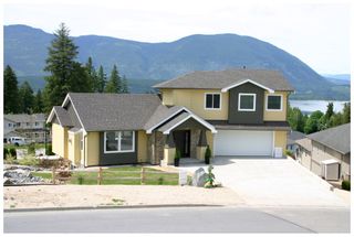 Photo 1: 861 Southeast 12 Street in Salmon Arm: Laurel Estates House for sale : MLS®# 10075945
