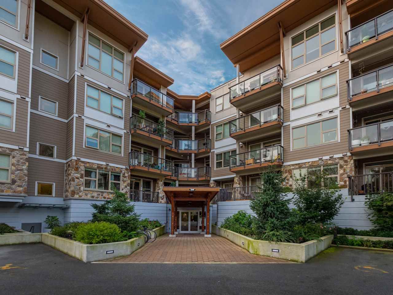 Main Photo: 201 1150 BAILEY Street in Squamish: Downtown SQ Condo for sale in "PARKHOUSE" : MLS®# R2506403