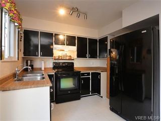Photo 5: 3025 Metchosin Rd in VICTORIA: Co Hatley Park Half Duplex for sale (Colwood)  : MLS®# 717942