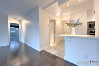 Photo 14: Spacious 3Br 2Ba Complete Renovated Condo in Yaletown (AR164)