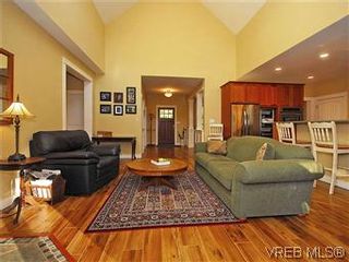 Photo 3: 453 Glendower Rd in VICTORIA: SW Prospect Lake House for sale (Saanich West)  : MLS®# 594581