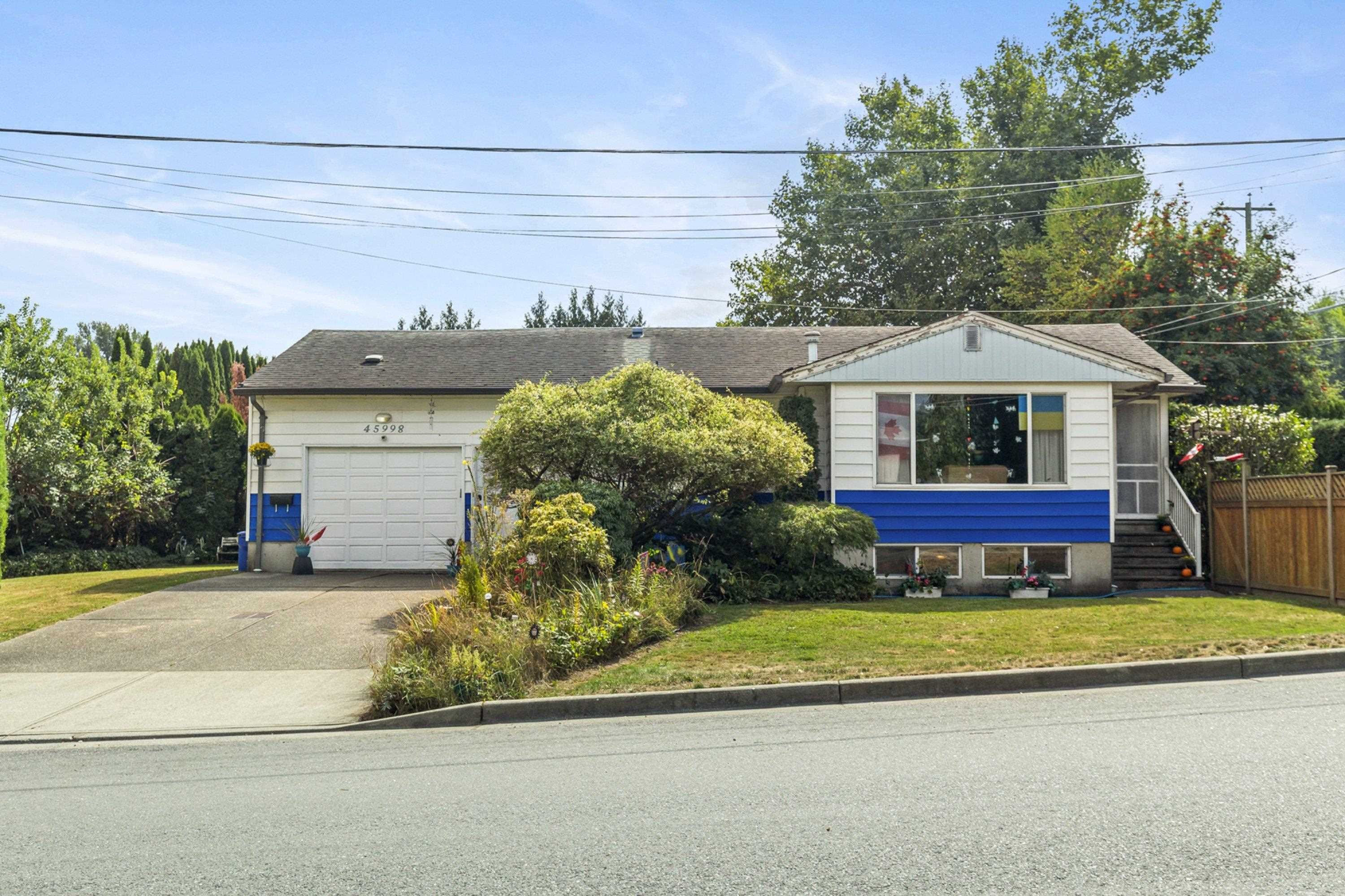 Main Photo: 45998 AVALON Avenue in Chilliwack: Fairfield Island House for sale : MLS®# R2815529