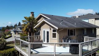 Photo 3: 4824 BLUEGROUSE Drive in Sechelt: Sechelt District House for sale in "DAVIS BAY ESTATES" (Sunshine Coast)  : MLS®# R2672797