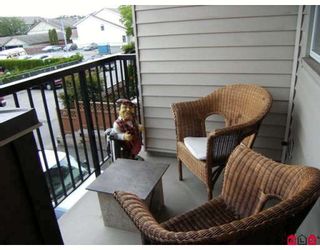 Photo 9: 203 5465 203RD Street in Langley: Langley City Condo for sale in "STATION 54" : MLS®# F2919876