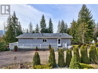 Photo 2: 2715 Fraser Road in Anglemont: House for sale : MLS®# 10310921