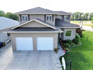 Photo 2: 8 Lynnwood Bay NW in Altona: House for sale : MLS®# 202325216