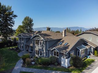 Photo 2: 848 Small Court, in Kelowna: House for sale : MLS®# 10263037