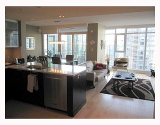Photo 3: 1901 1205 HASTINGS Street in Vancouver: Coal Harbour Condo for sale in "THE CIELO" (Vancouver West)  : MLS®# V790471