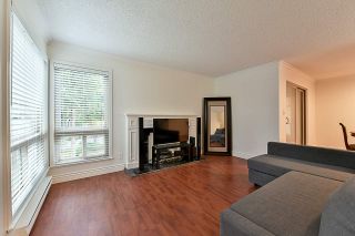 Photo 9: 14858 HOLLY PARK Lane in Surrey: Guildford Townhouse for sale (North Surrey)  : MLS®# R2222542