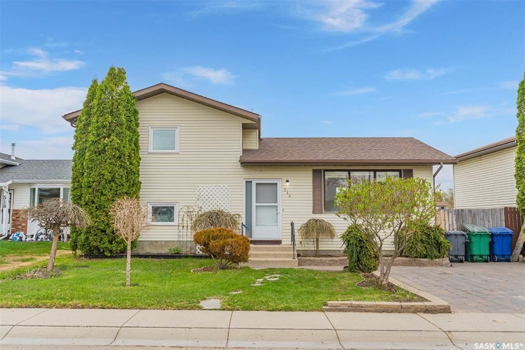 Main Photo: 514 Hall Crescent in Saskatoon: Westview Heights Residential for sale : MLS®# SK929559