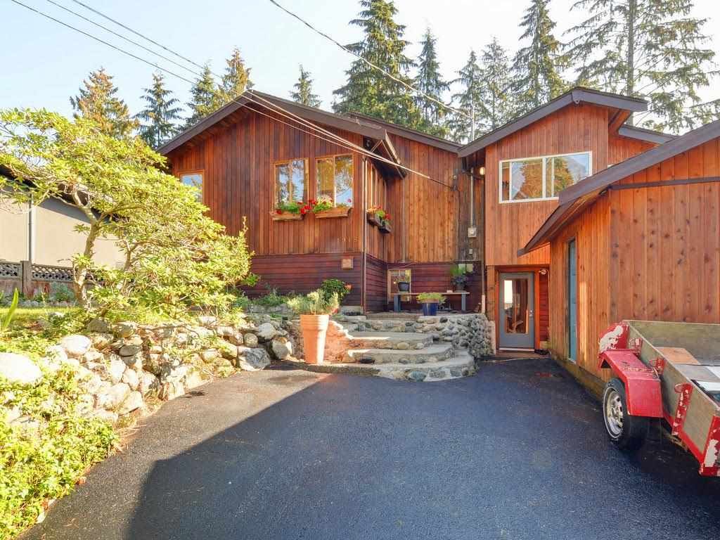 Main Photo: 1918 PANORAMA Drive in North Vancouver: Deep Cove House for sale : MLS®# R2114333