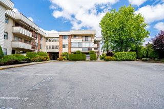 Photo 3: 109 32885 GEORGE FERGUSON Way in Abbotsford: Central Abbotsford Condo for sale in "Fairview Manor" : MLS®# R2893065