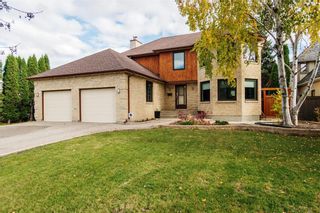 Photo 1: 61 Newcombe Crescent in Winnipeg: Southdale Residential for sale (2H)  : MLS®# 202328103
