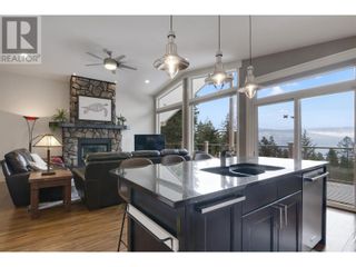 Photo 10: 561 Moody Crescent Okanagan North: Okanagan Shuswap Real Estate Listing: MLS®# 10305600