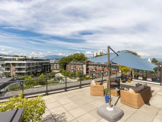 Photo 2: 410 20 E ROYAL Avenue in New Westminster: Fraserview NW Condo for sale in "THE LOOKOUT" : MLS®# R2403932