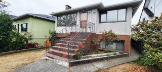 Photo 3: 2525 E GEORGIA Street in Vancouver: Renfrew VE House for sale (Vancouver East)  : MLS®# R2735526