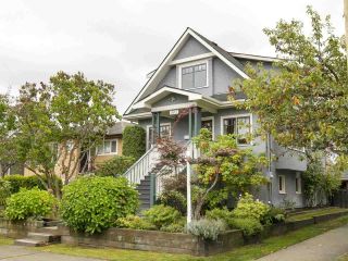Photo 2: 402 E 30TH Avenue in Vancouver: Fraser VE House for sale in "Main Street" (Vancouver East)  : MLS®# R2212798