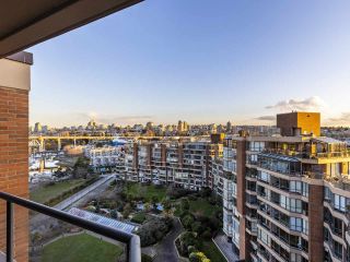 Photo 2: 1104 1450 PENNYFARTHING Drive in Vancouver: False Creek Condo for sale in "HARBOUR COVE" (Vancouver West)  : MLS®# R2549761
