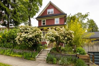 Photo 1: 863 E 15TH Avenue in Vancouver: Mount Pleasant VE House for sale in "Mount Pleasant" (Vancouver East)  : MLS®# R2693633