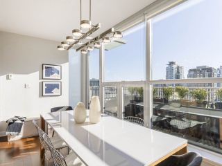 Photo 10: 2001 1055 RICHARDS Street in Vancouver: Downtown VW Condo for sale in "Donovan" (Vancouver West)  : MLS®# R2555936