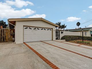 Photo 2: CLAIREMONT House for sale : 3 bedrooms : 4025 Mount Blackburn Ave in San Diego
