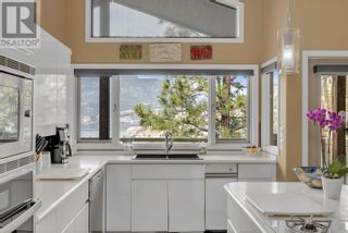 Photo 9: 828 Mount Royal Drive in Kelowna: House for sale : MLS®# 10305236